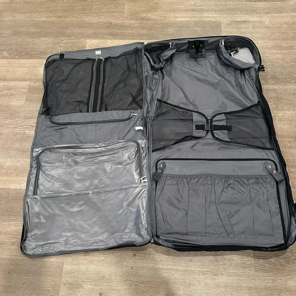 NWT! Delsey Helium Sky Garment Bag